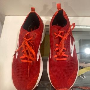 Brooks Levitate tennis shoes